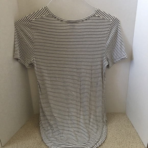 Old navy black and white top - Picture 3 of 3